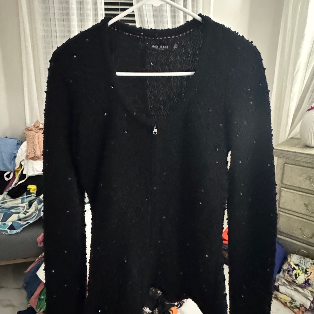 Max Jeans Black V-Neck Sweater